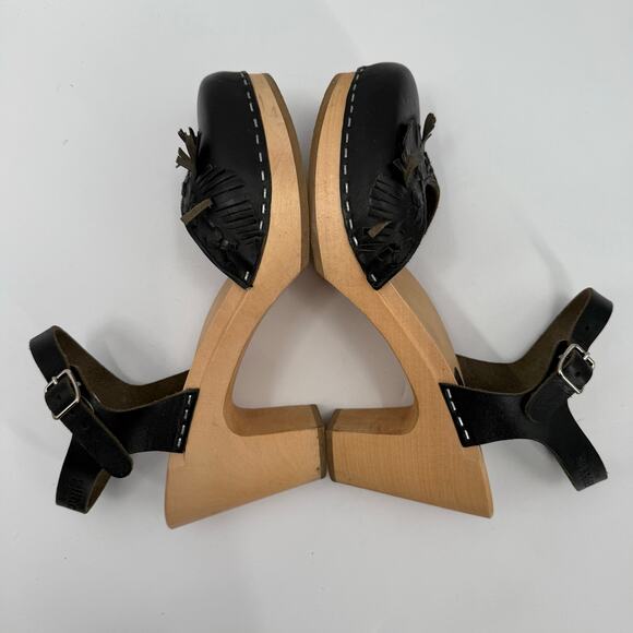 Swedish Hasbeens Size 39 (US 9) Fringe Black Leather Clog Sandal Heels Wood Shoe - Picture 3 of 16